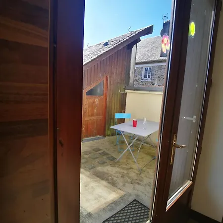 Les Racines Bohemes 3* Aveze (Puy-de-Dome)